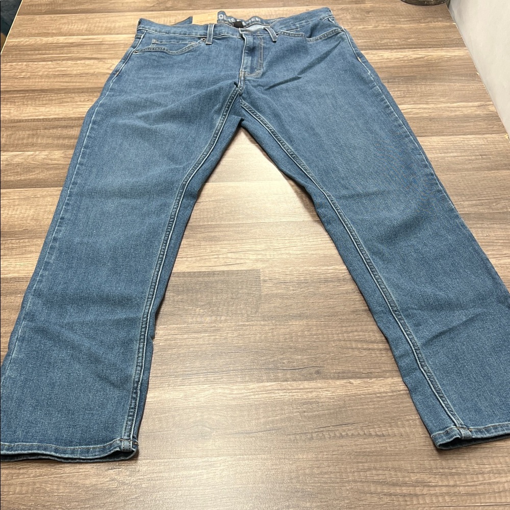 Eddie Bauer Men's Straight Jeans in Medium Blue